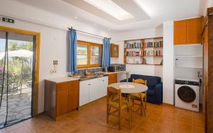 Small studio 102