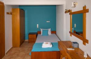 Double room with attached single room - the single room at the back