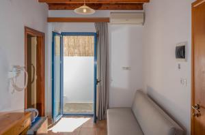 Double room with attached single room - the single room at the back
